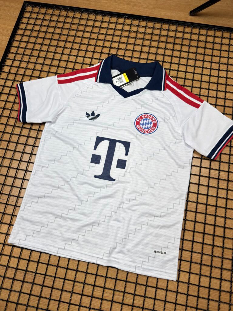 Camisa premium do Bayern de Munique vista de frente